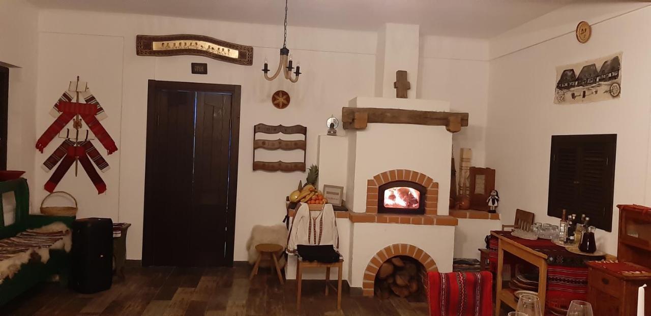 Villa Ograda Bunicilor à Baia de Fier Extérieur photo